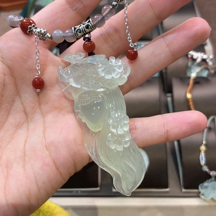 蛇纹石玉颈饰未镶嵌