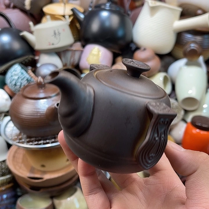 瓷片你在那里等他吗现在