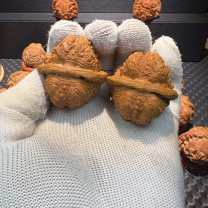文玩核桃把件雕刻龙蟾