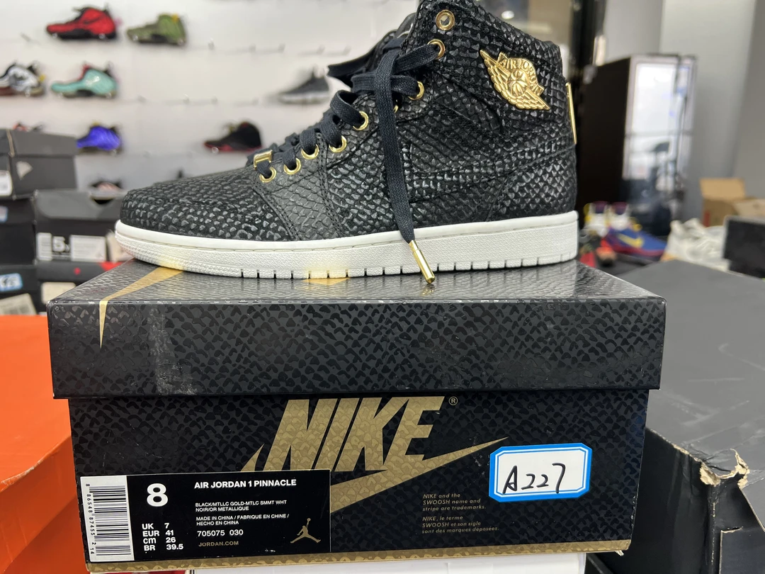 nike aj1巅峰配色鞋型41码全新原盒 A227