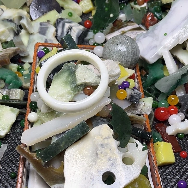 未镶嵌透闪石质玉珠宝奇石枫*