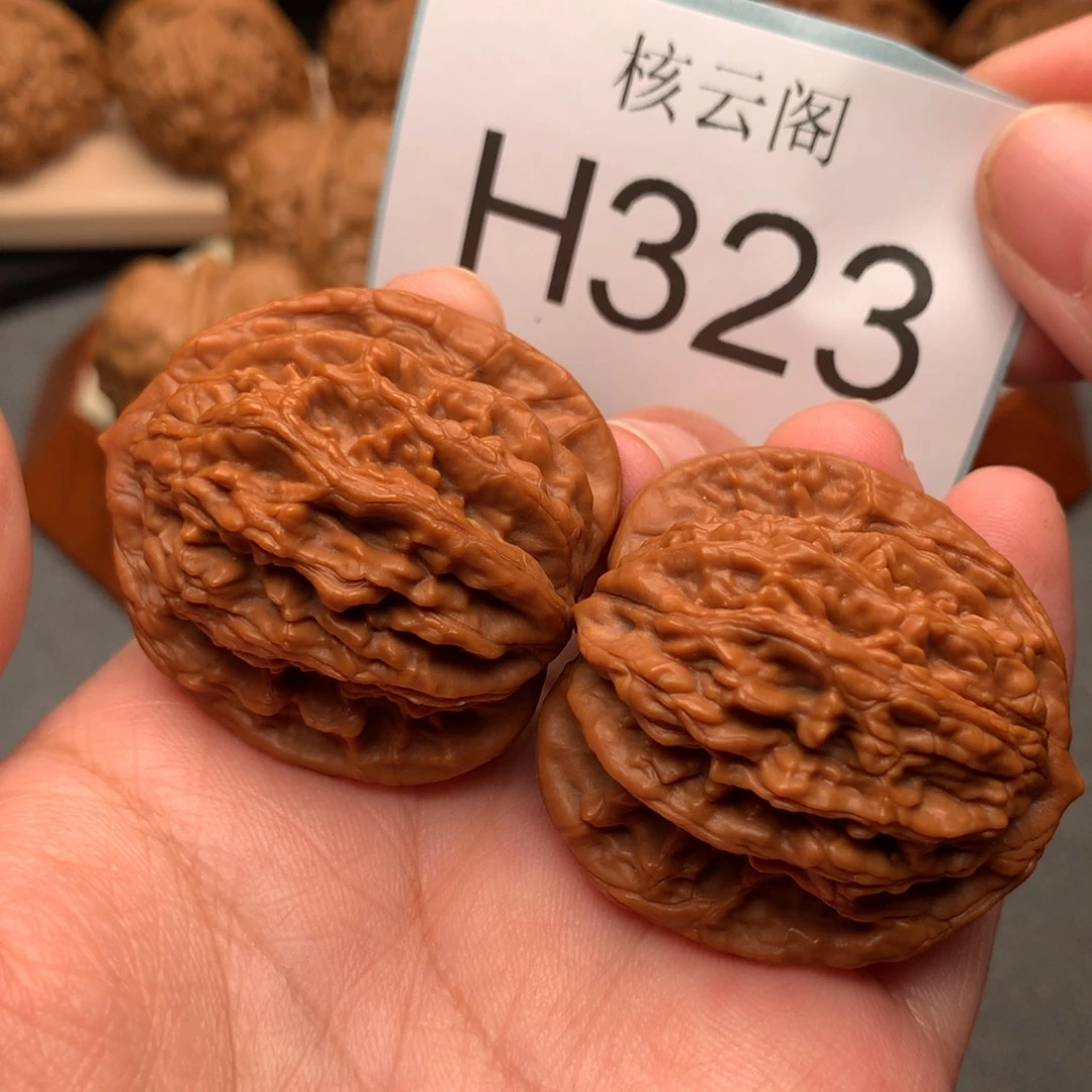 文玩核桃把件39全品红皮麦虎