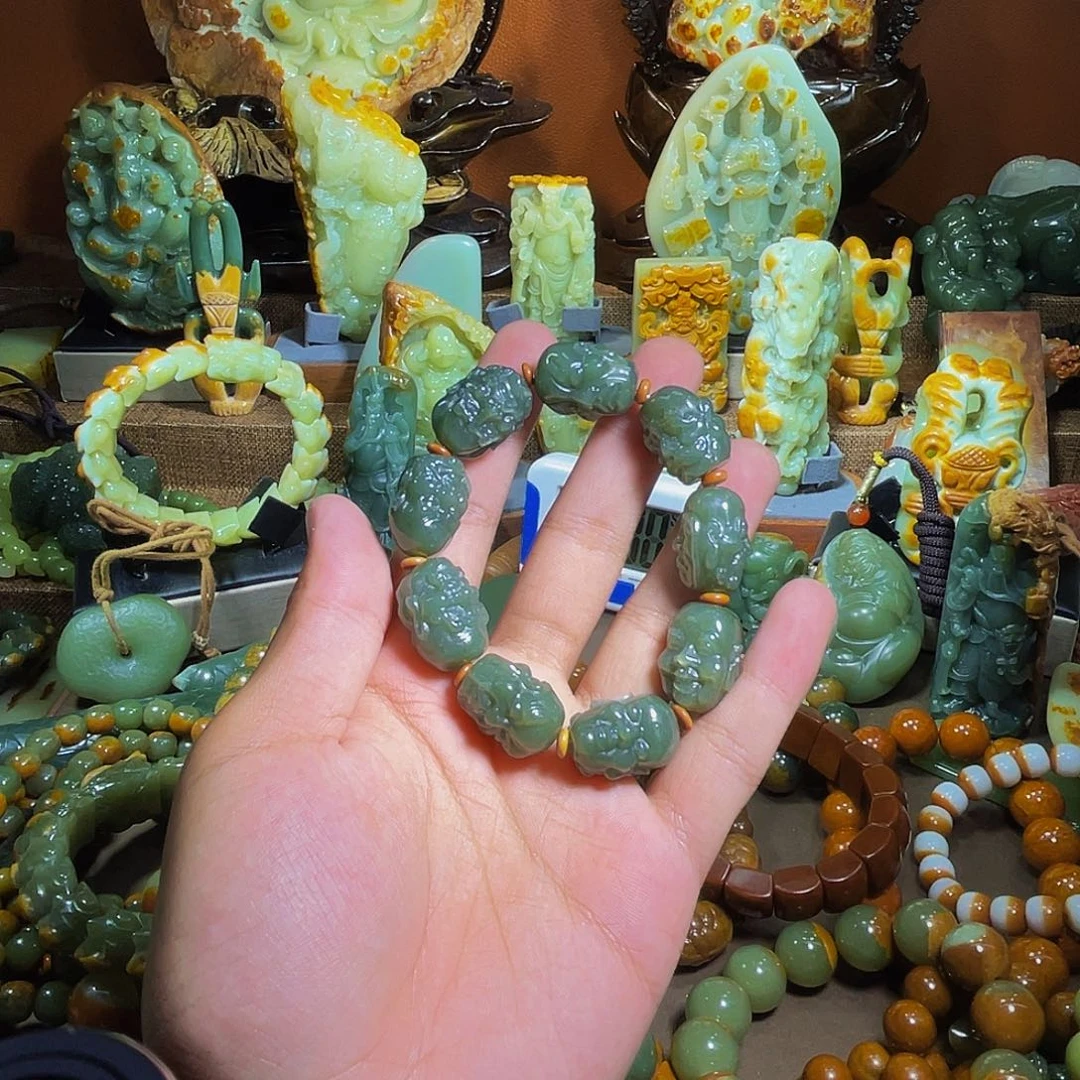 透闪石质玉未镶嵌珠宝奇石