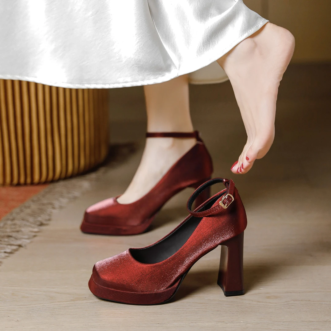 酒红色高跟鞋女粗跟2025年新款玛丽珍方头防水台厚底增高新娘婚鞋