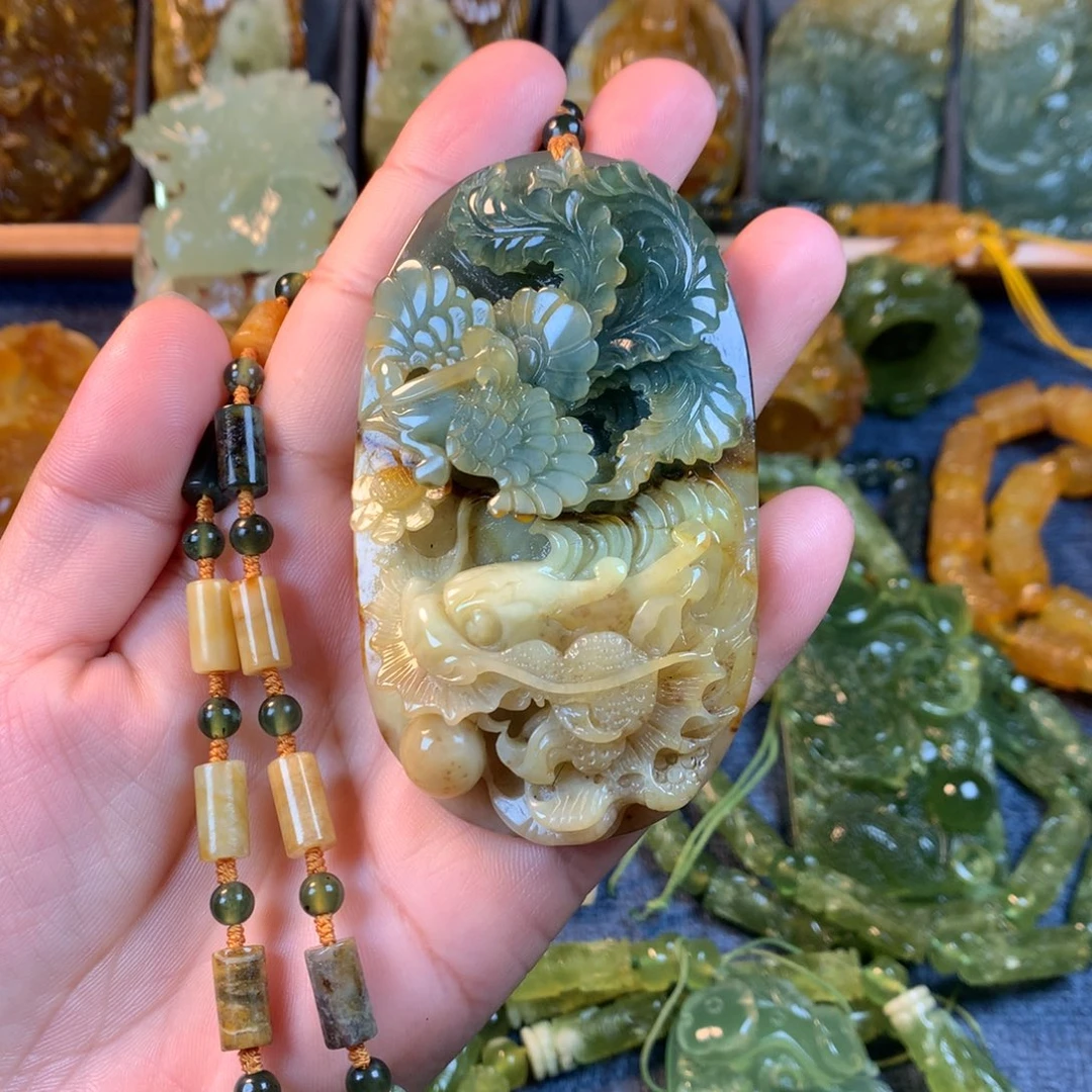 蛇纹石玉未镶嵌颈饰