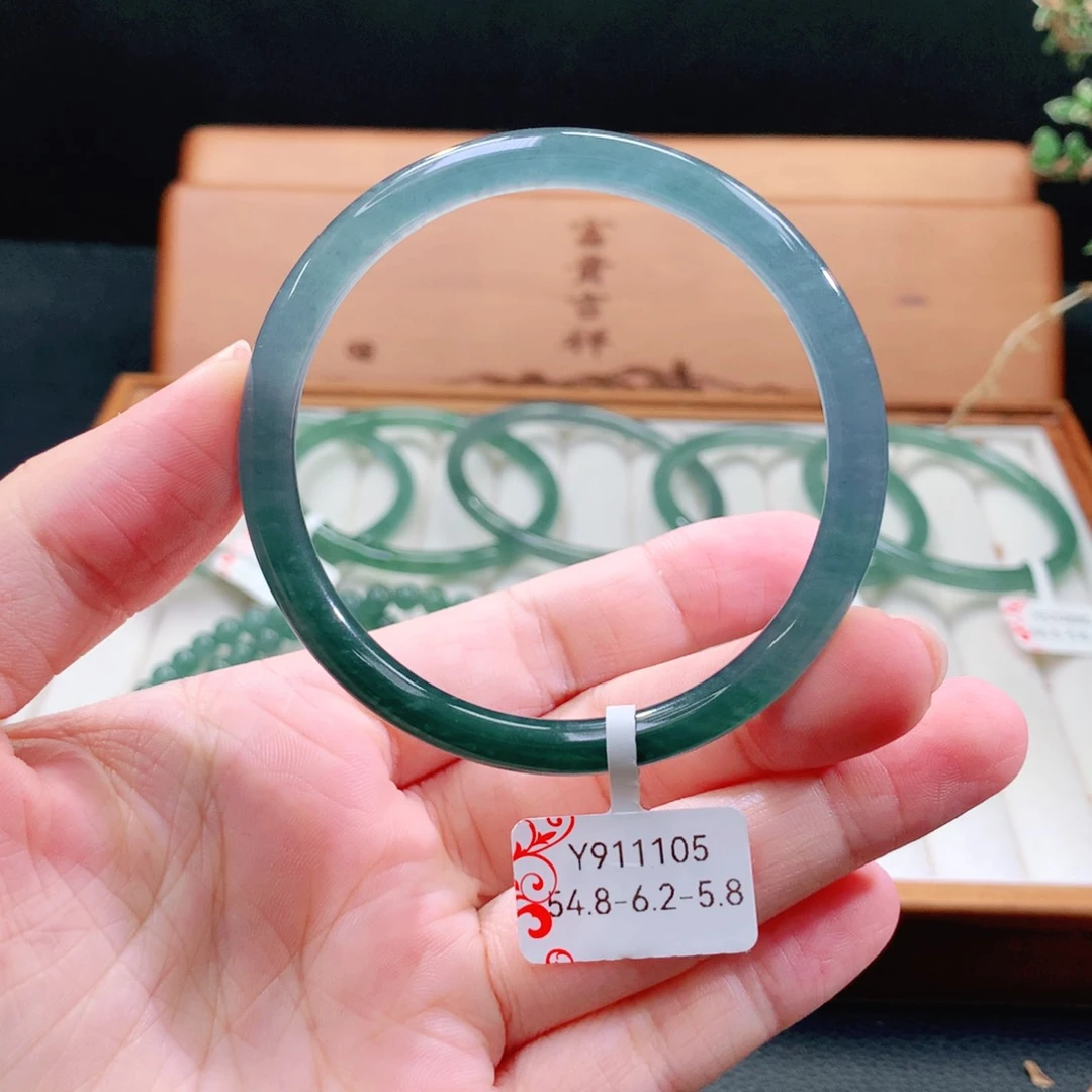 翡翠手镯（圆镯）未镶嵌