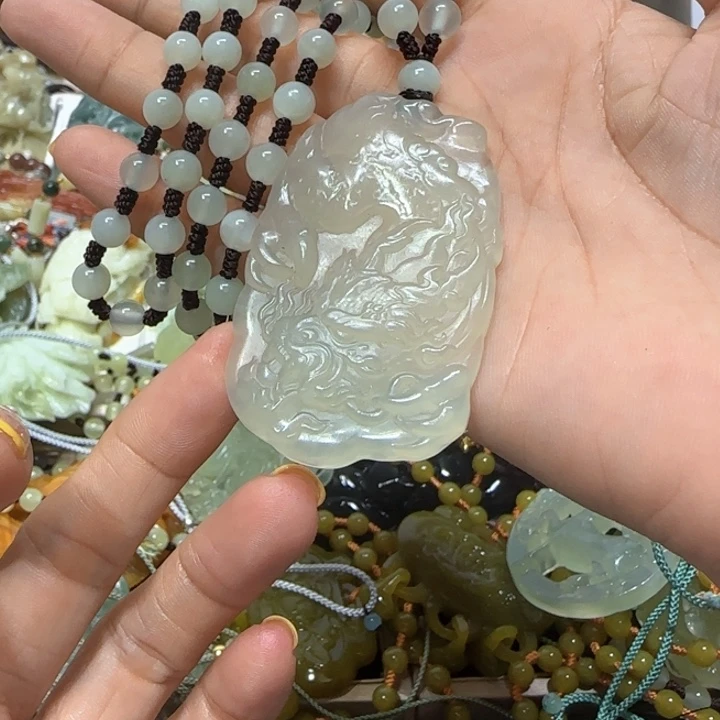 蛇纹石玉未镶嵌吊坠