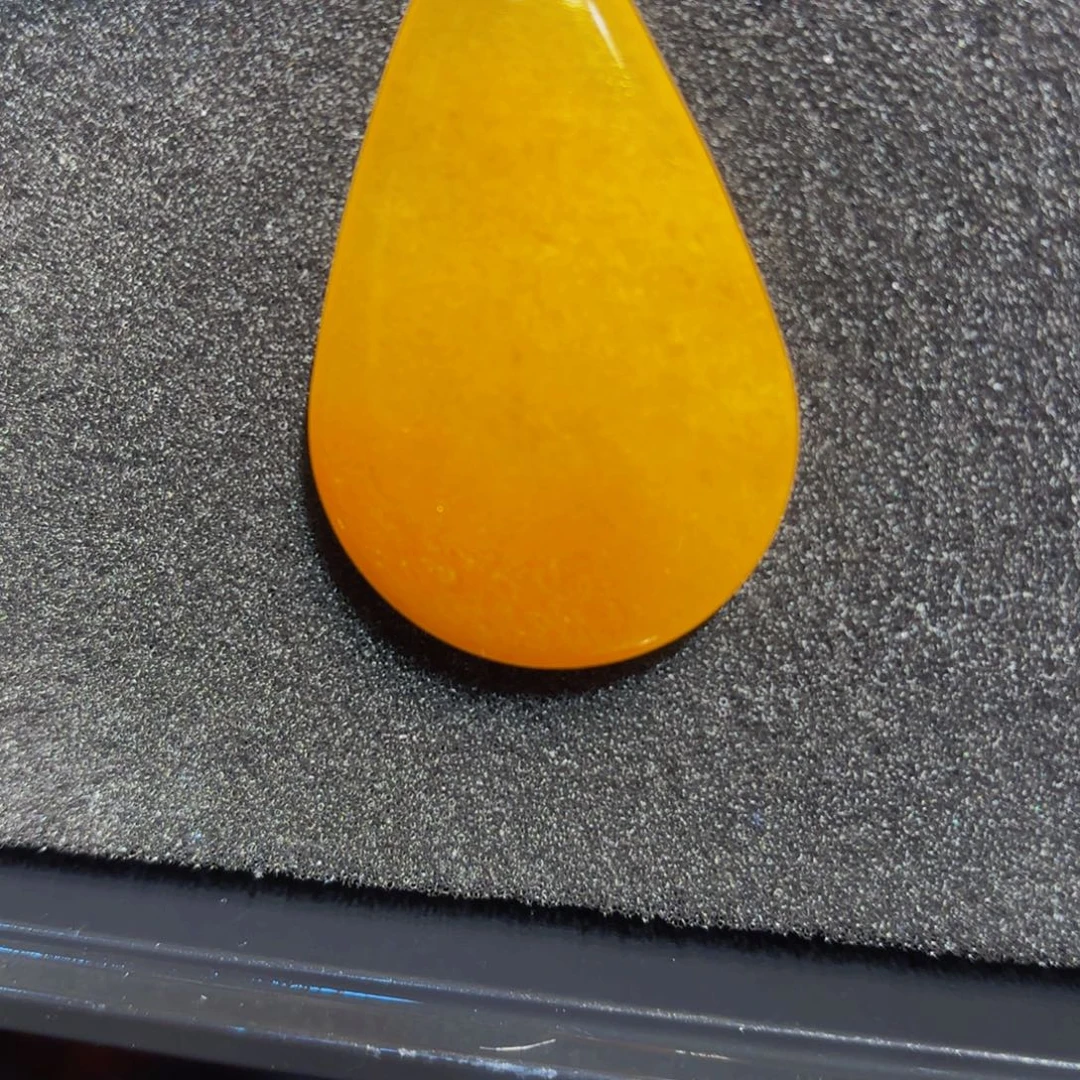 *****有机玻璃桂林鸡血玉牌子摆件