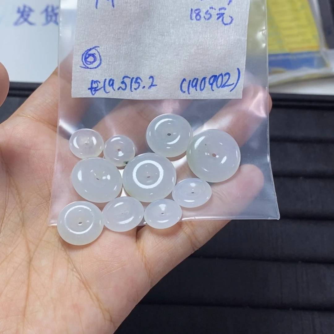 未镶嵌定制翡翠平安扣