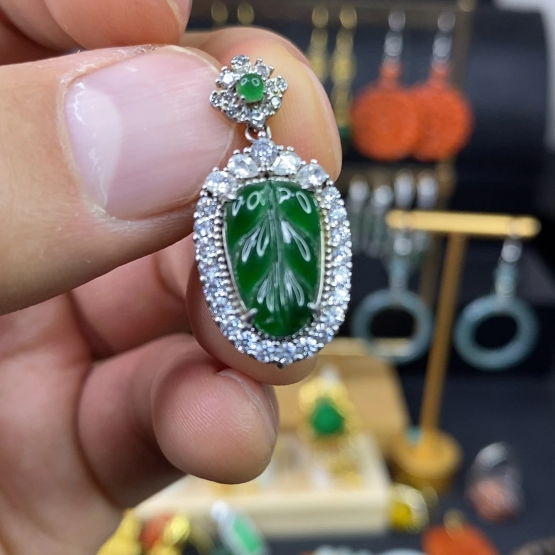 颈饰未镶嵌翡翠吊坠