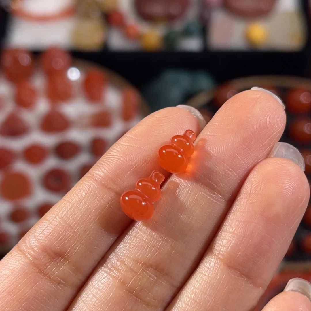 凯***奇南红玛瑙未镶嵌葫芦 6.4-9mm左右