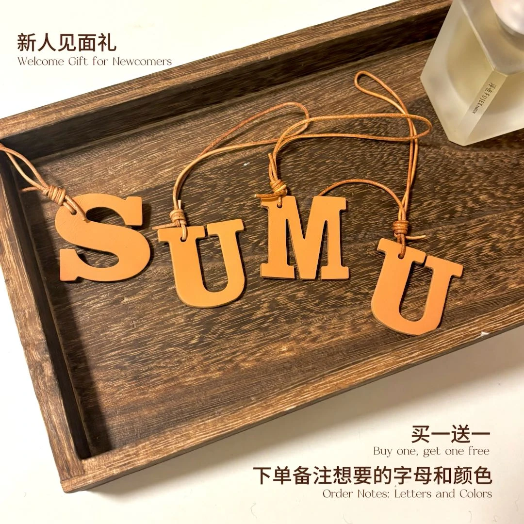 苏木直播 「新人见面礼&买一送一」字母挂件真牛皮包挂件纪念品