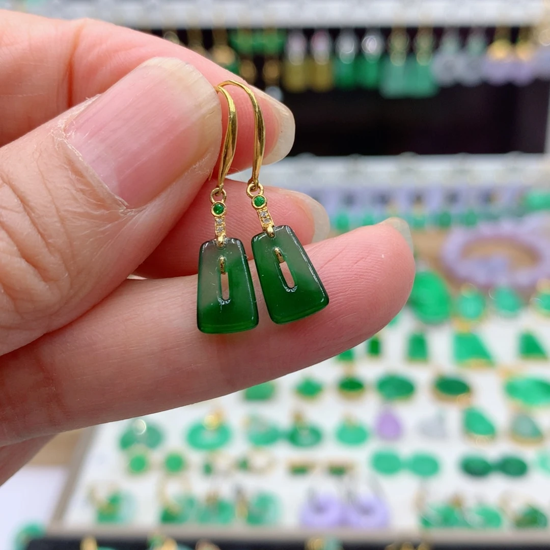 翡翠18K金镶嵌耳饰的