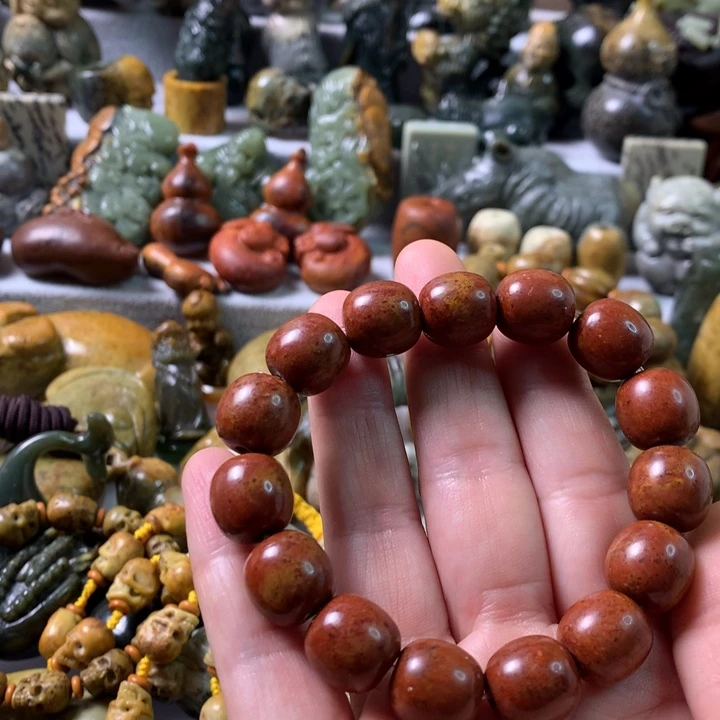 未镶嵌岫岩河磨玉（透闪石质玉）把件