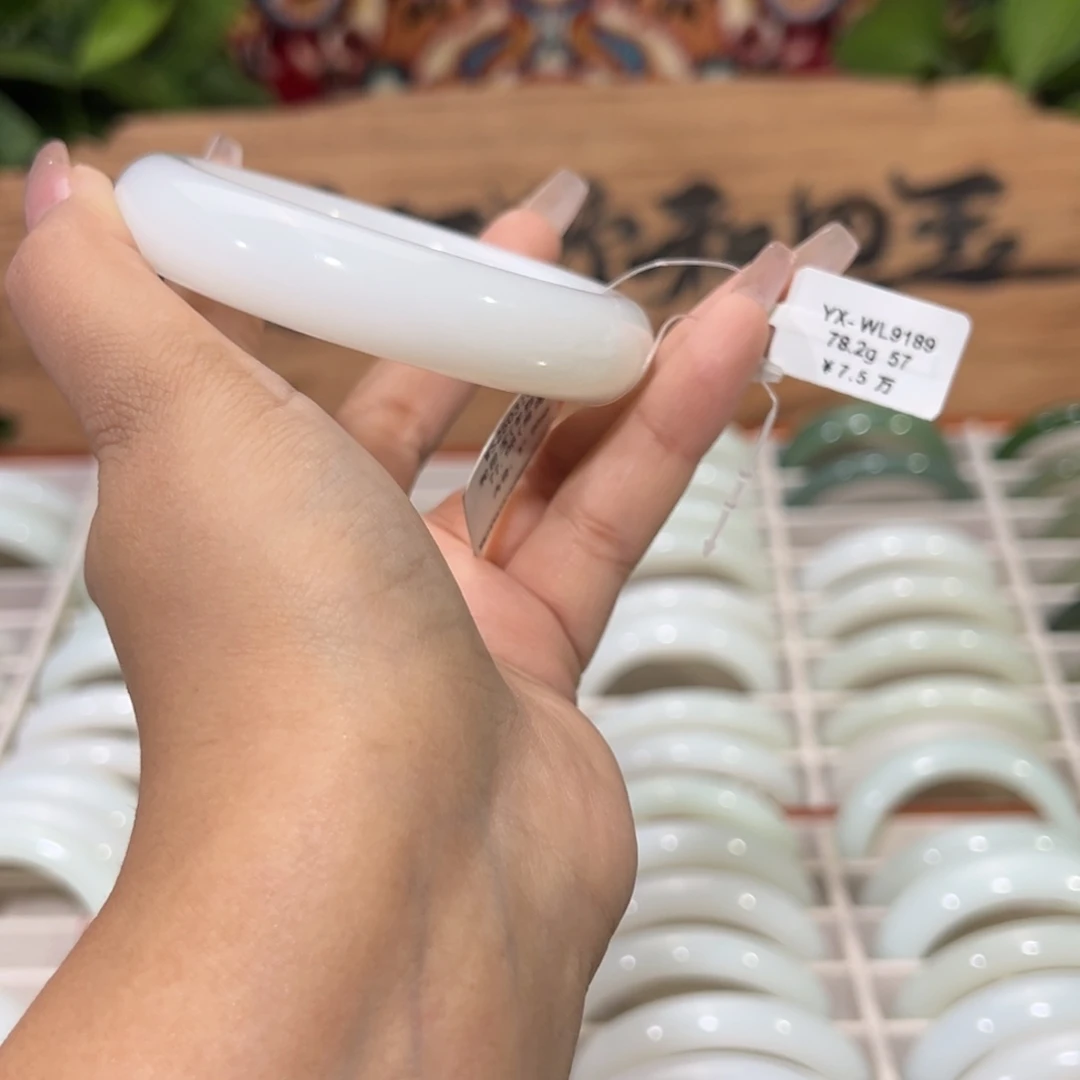 未镶嵌手镯和田玉上等和田玉手镯