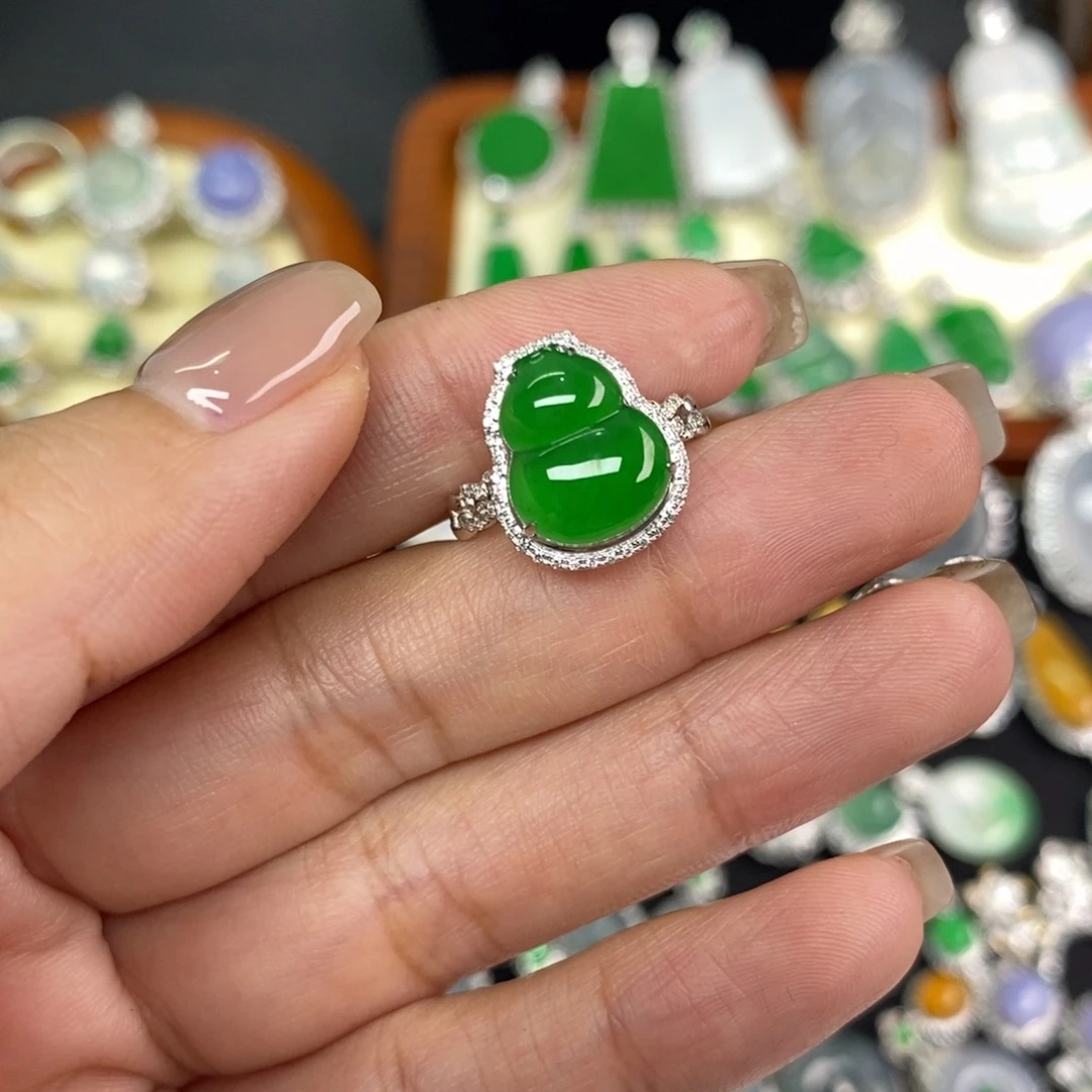 莹***翡翠18K金镶嵌颈饰A货翡翠