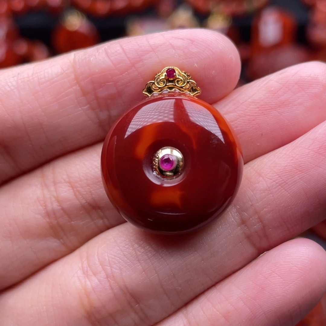 南红玛瑙18K金镶嵌珠宝奇石平安扣吊坠