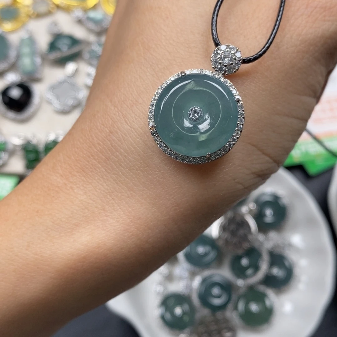 翡翠颈饰未镶嵌翡翠