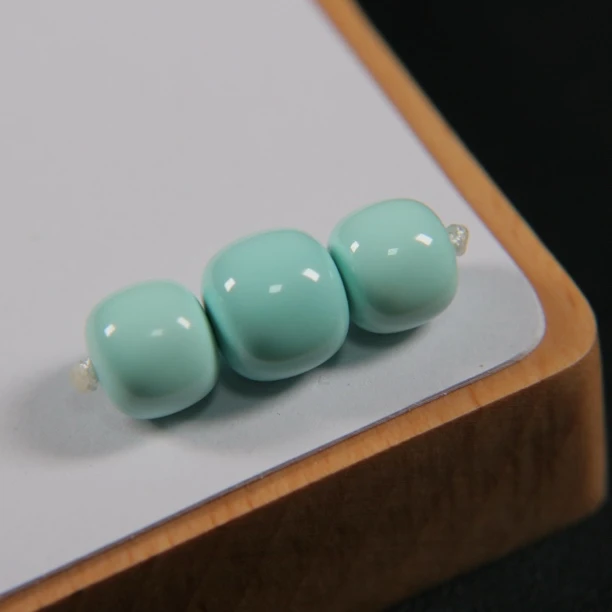 原矿绿松石老型套装配珠,顶珠11×10mm,腰珠10×9mm,重4.93g