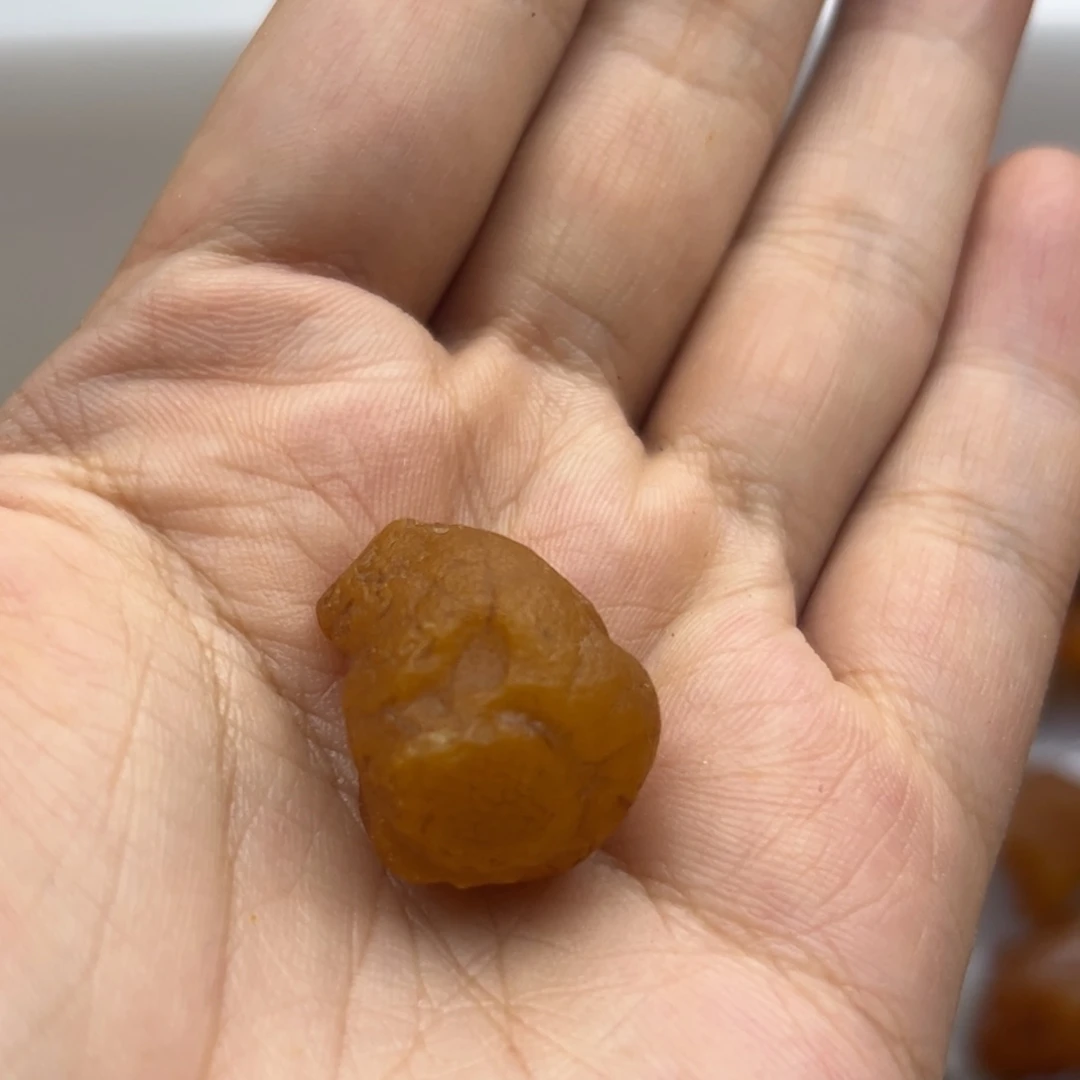 清***泉未镶嵌琥珀裸石陈