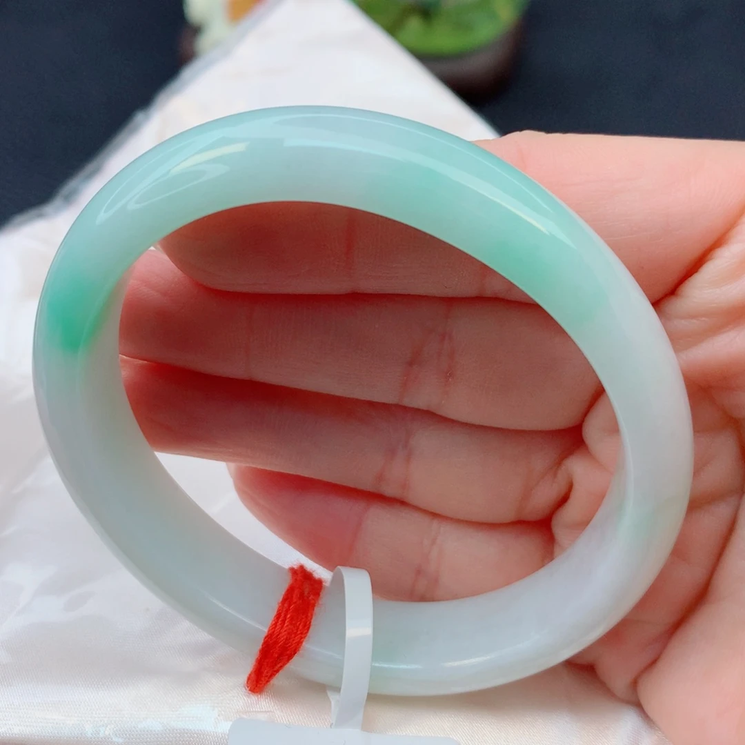 翡翠未镶嵌手镯56-57白底青贵妃