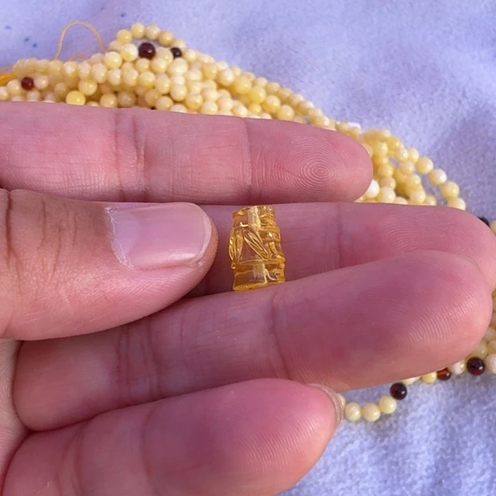 未镶嵌颈饰蜜蜡吊坠