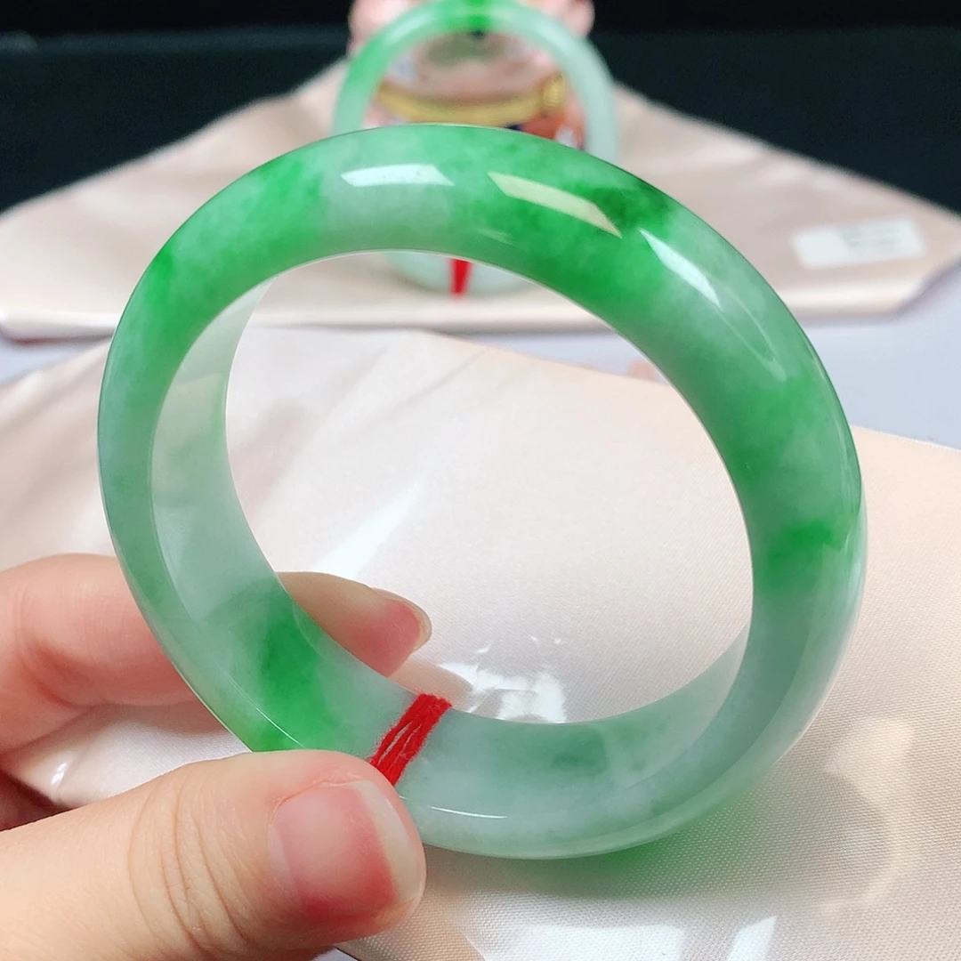 翡翠未镶嵌手镯1963