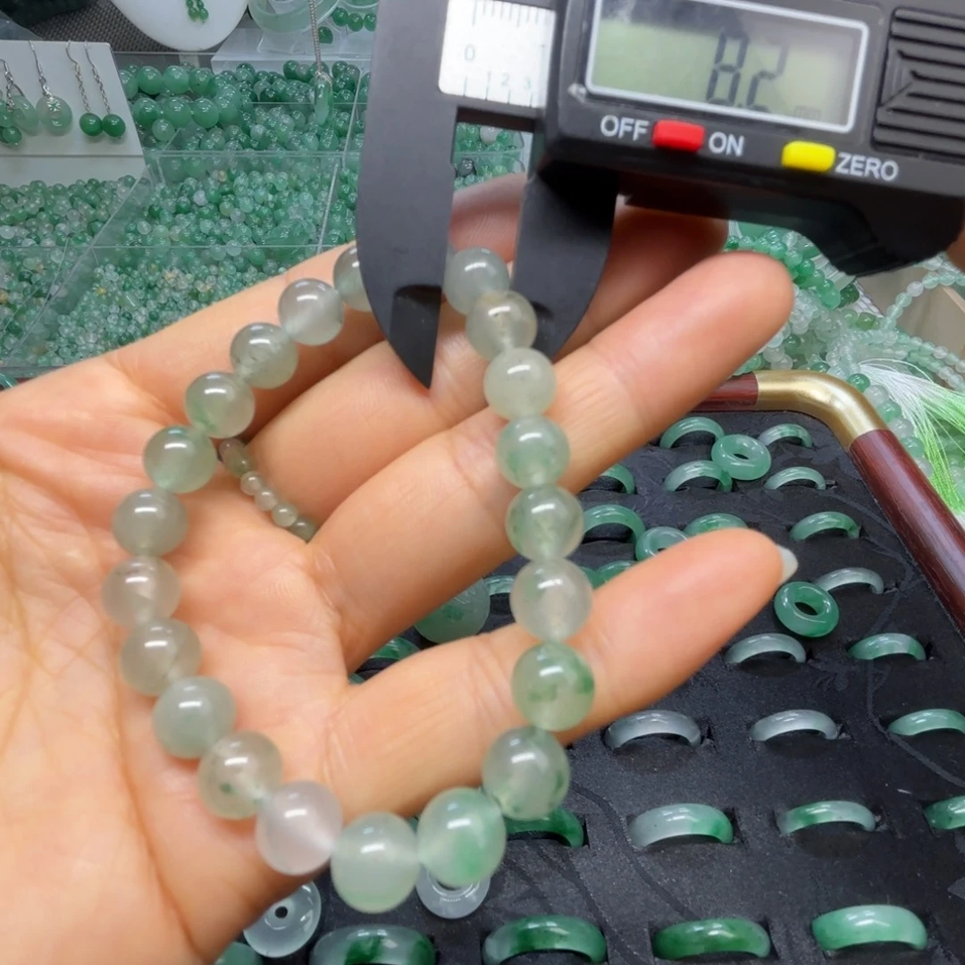 石英质玉（非洲翠）未镶嵌散珠卡8手串微瑕