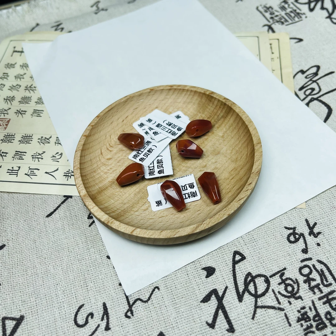 南红三通（鲨鱼贝款）约1克多样性发一