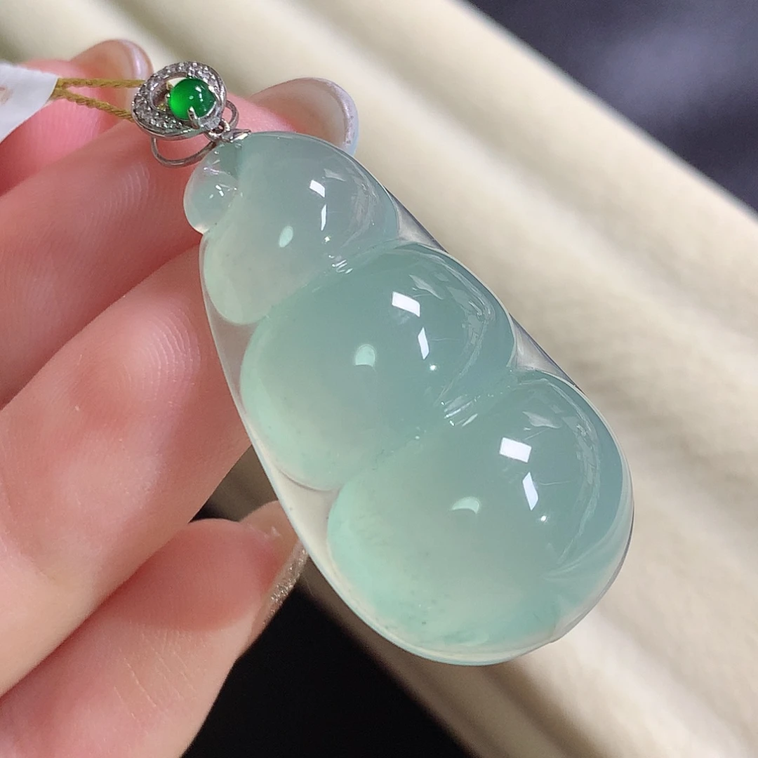 翡翠18K金镶嵌颈饰豆子