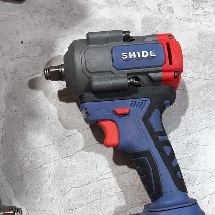 坏的扳手900扭一个