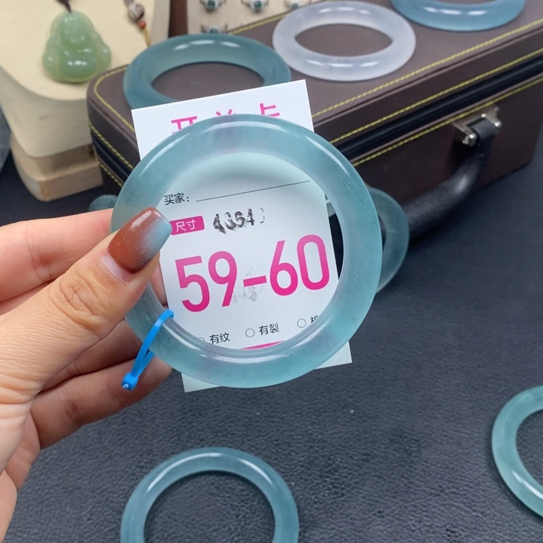 路***界石英质玉未镶嵌手镯