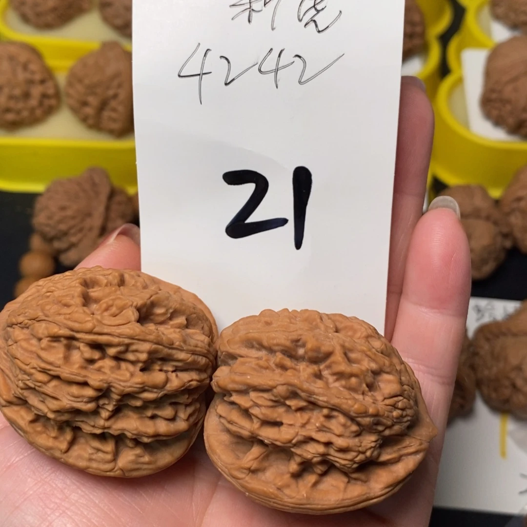 文玩核桃吊坠在**…虎头