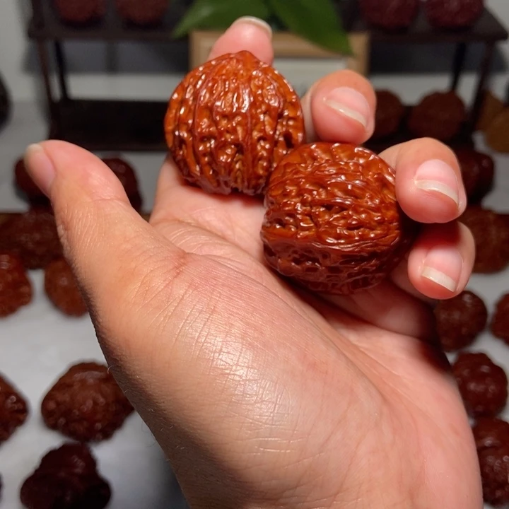 被***爱文玩核桃吊坠金牛