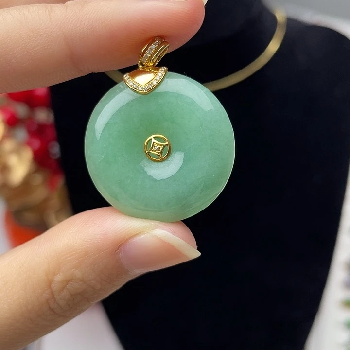 翡翠18K金镶嵌颈饰