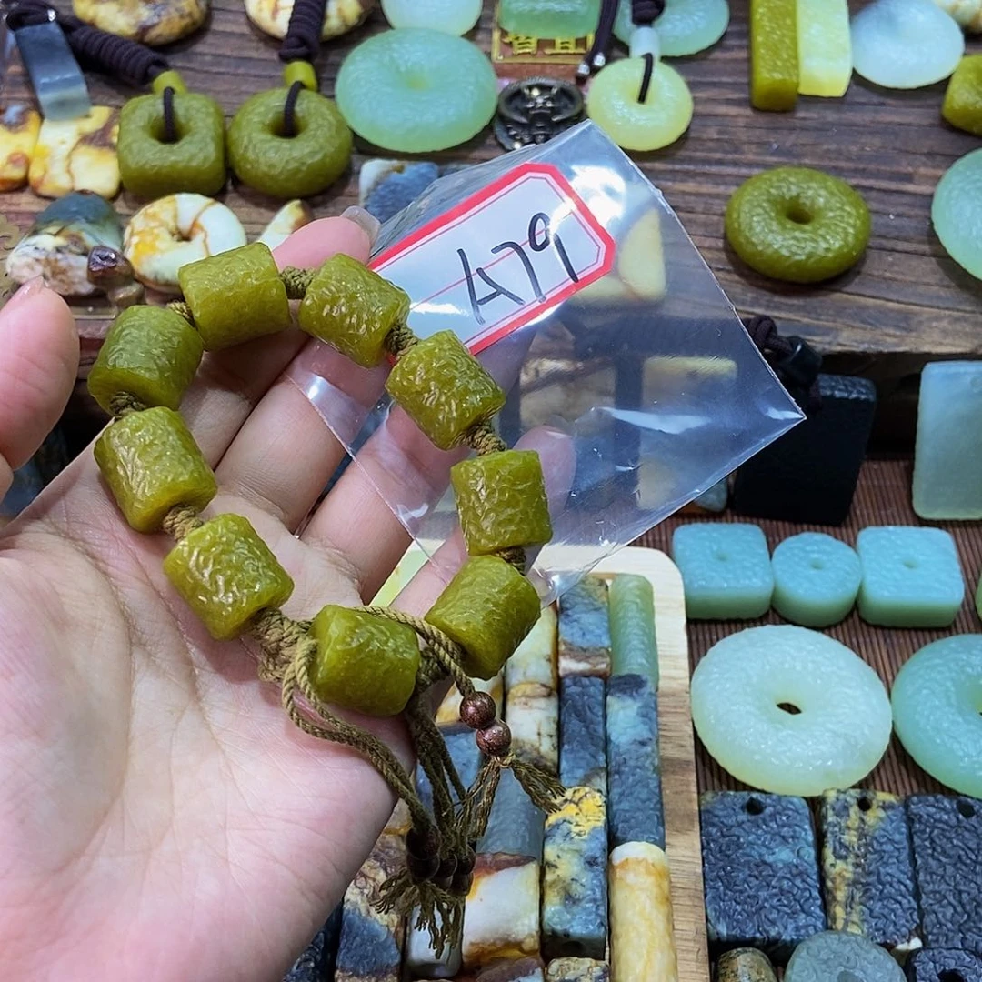 蛇纹石玉未镶嵌挂件熊***融
