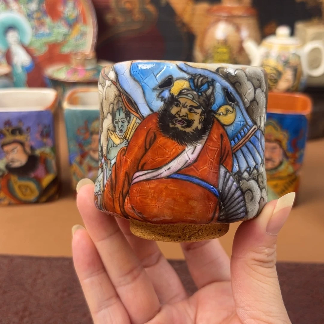 志野推荐钟馗手捏杯