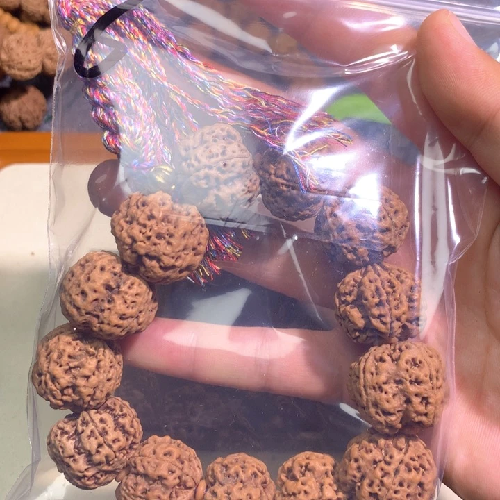吊坠金刚菩提木*6。