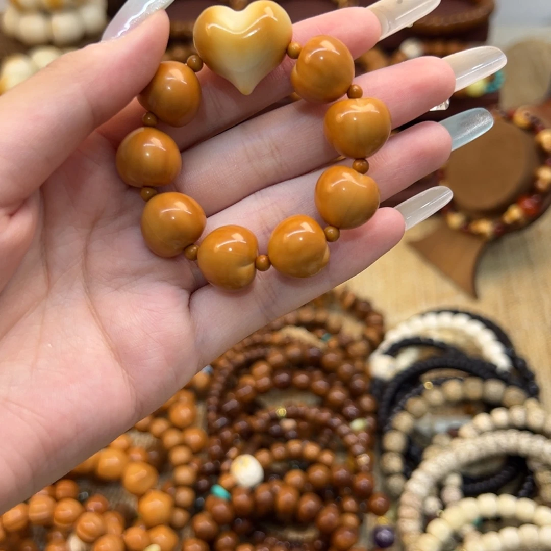 棠***棠吊坠猴头核桃搭配爱心