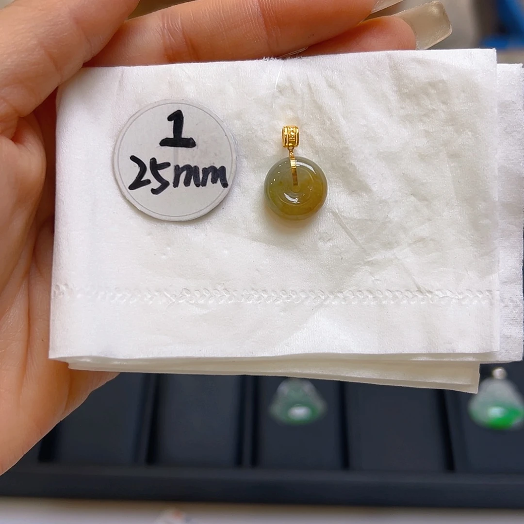 翡翠颈饰18K金镶嵌翡翠