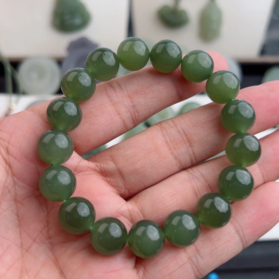 吊坠(赠链)未镶嵌和田玉666