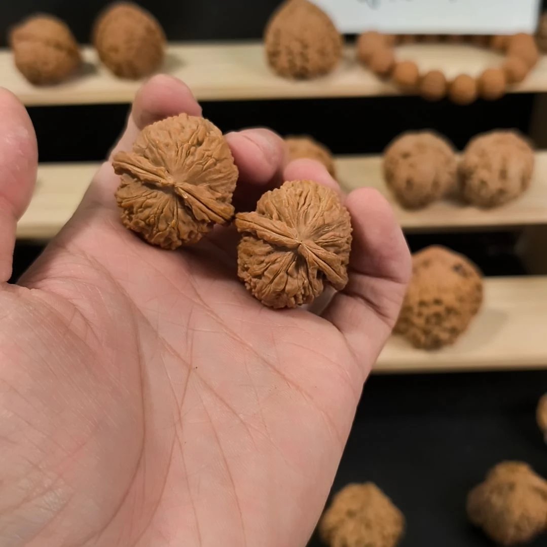 安***号文玩核桃吊坠33白狮子有黄