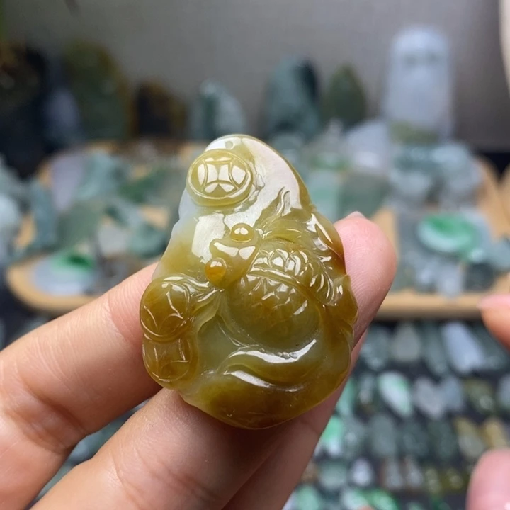 翡翠未镶嵌颈饰金玉满堂