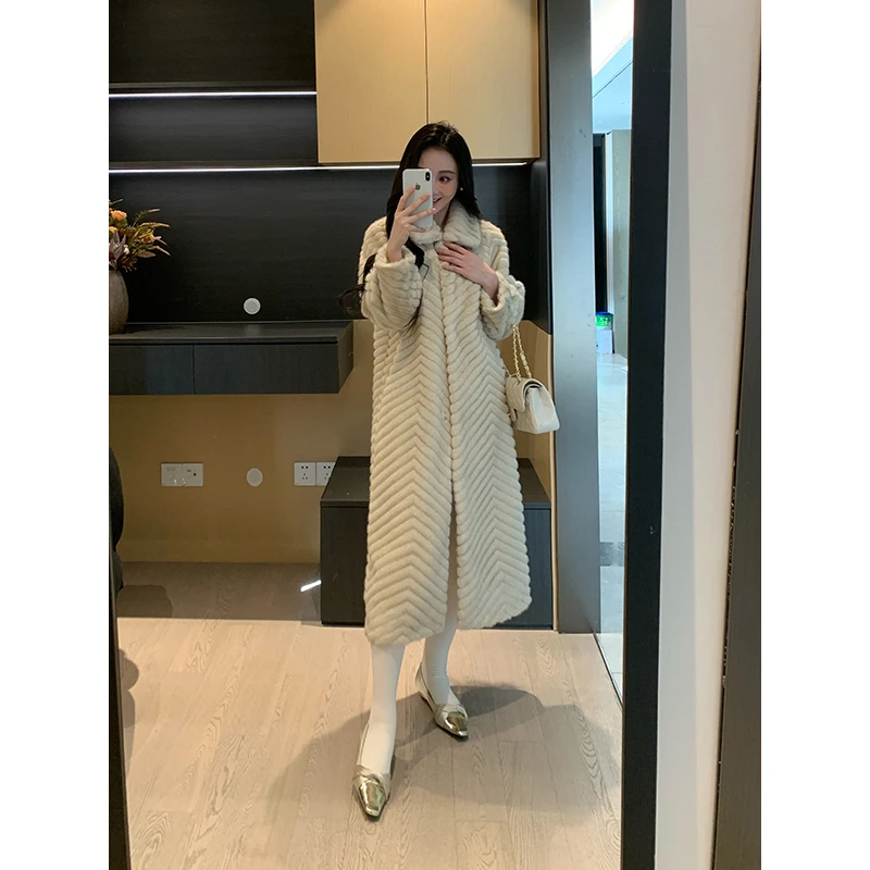 XINYI【富人区玫瑰】冬季条纹毛毛外套女显瘦加绒大衣X625T19619