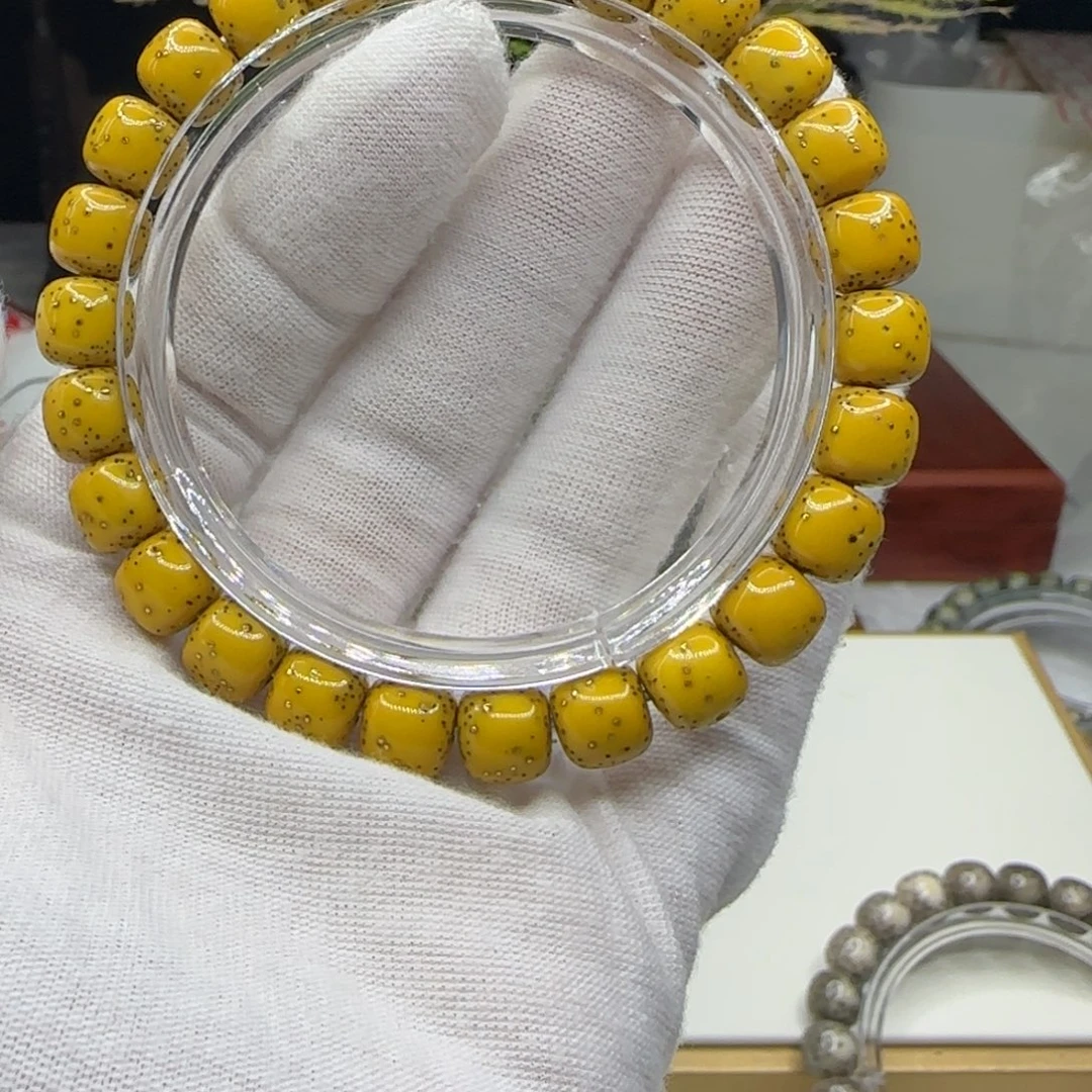 陌***人手串星月菩提鸡油黄半臂留白9×8