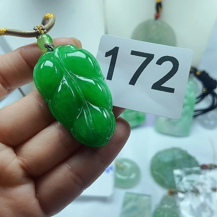 翡翠吊坠(赠链)未镶嵌