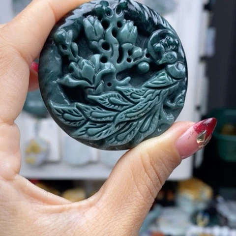 翡翠颈饰未镶嵌翡翠