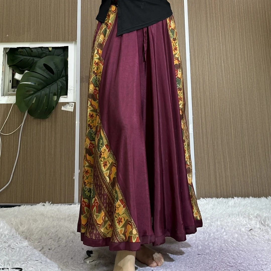 A180 号绛紫色大摆裙