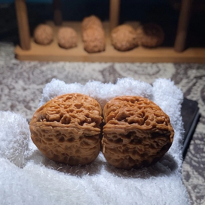 吊坠桃核南疆石三角40尺