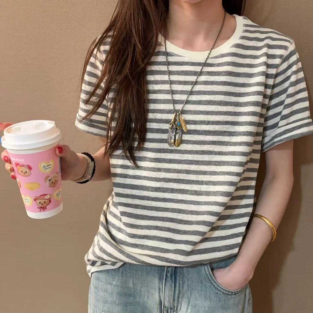 灰白正肩条纹短袖